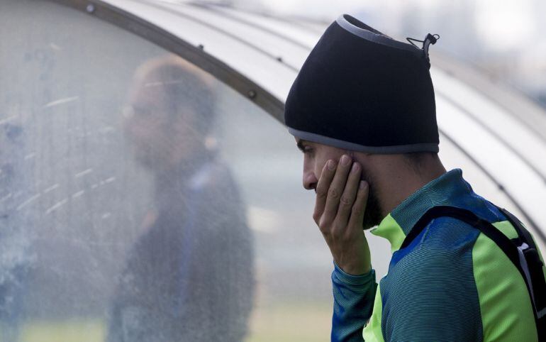 Piqué durante una sesión de entrenamiento con el Barcelona