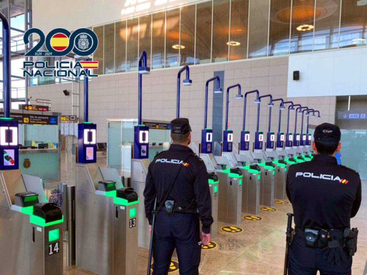 La Policía Nacional detiene a una persona en el Aeropuerto de Alicante-Elche Miguel Hernández