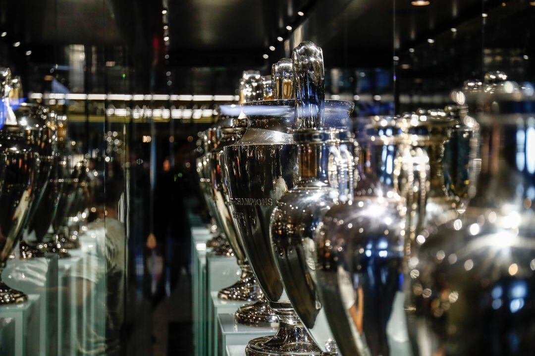 La vitrina de las Champions del Madrid en el Santiago Bernabéu