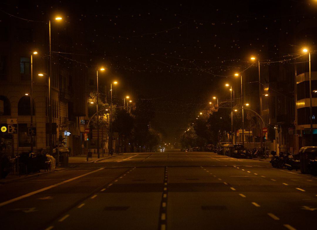 La Justicia autoriza prorrogar el toque de queda en 176 municipios catalanes.