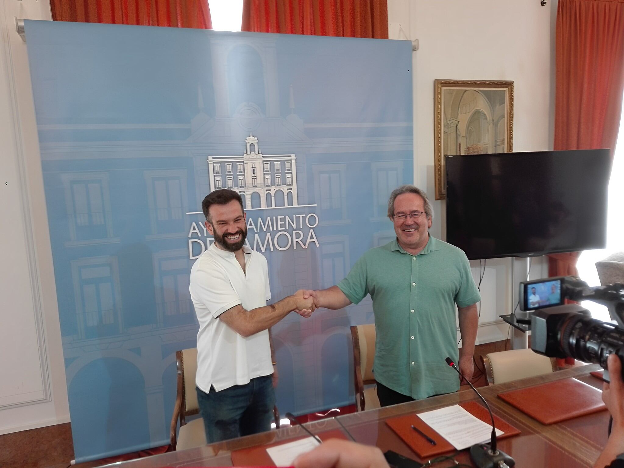 Francisco Guarido y David Gago escenifican el acuerdo de gobierno para los próximos 4 años en el Ayuntamiento de Zamora