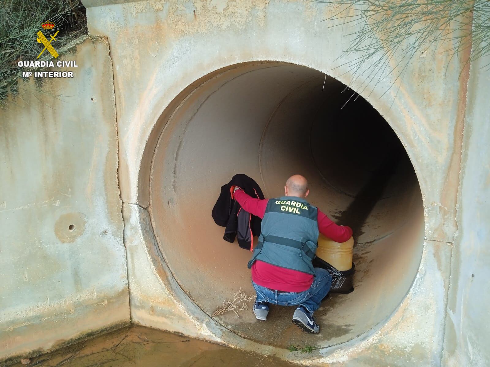 Momento de la investigación de la Guardia Civil