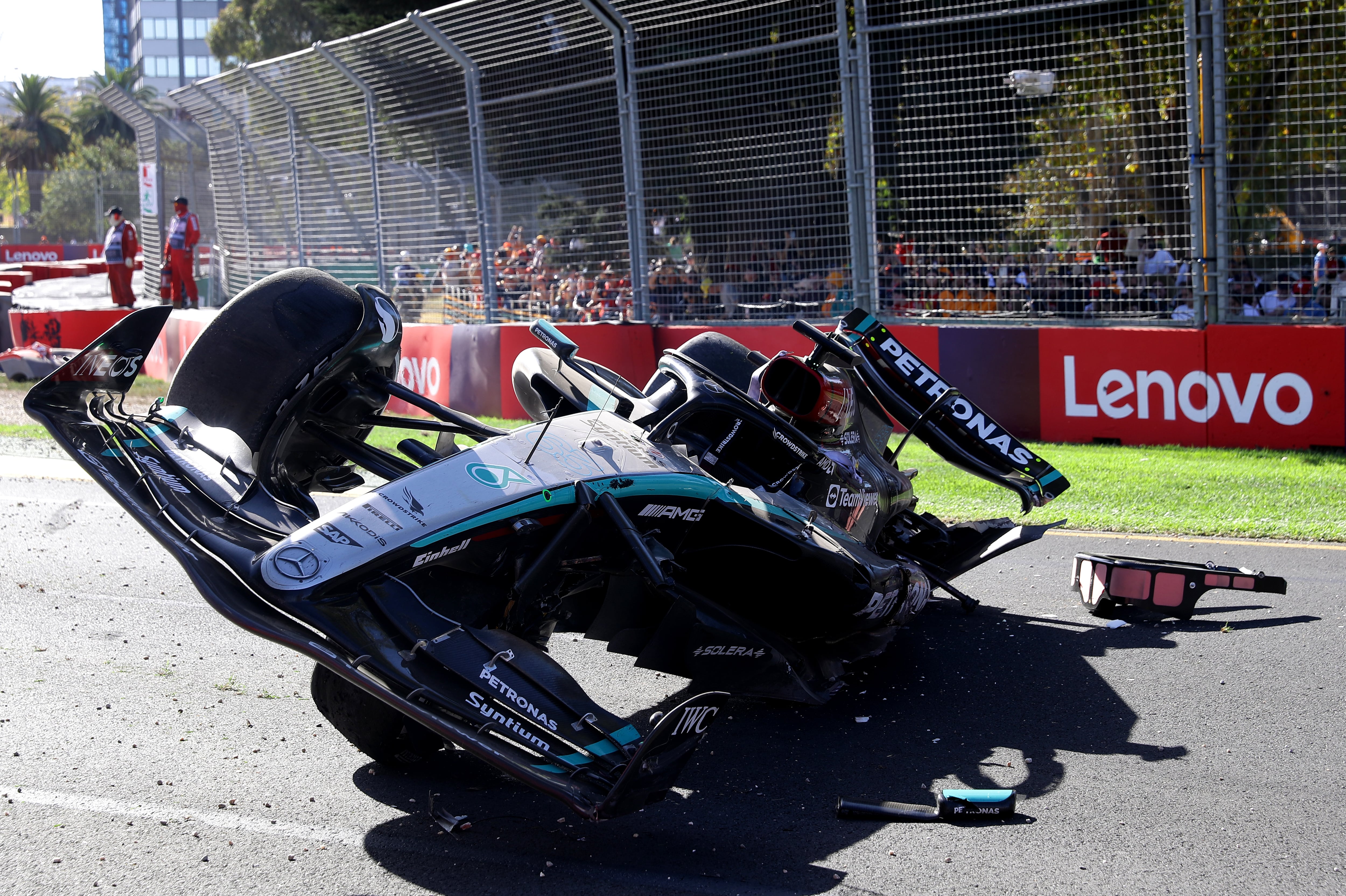 El Mercedes de George Russell tras su accidente en el GP de Australia