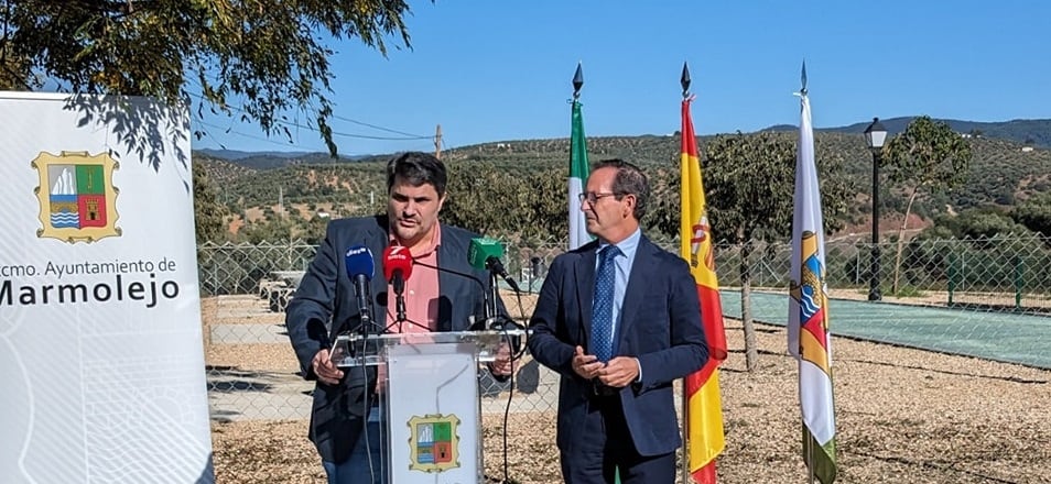 Manuel Lozano y Jorge Jiménez durante la inauguración de la Pasarela de acceso al Balneario de Marmolejo.