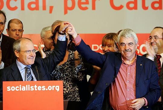 CONTENTOS. El candidato de los socialistas de Cataluña, José Montilla (izqda.), y el presidente en funciones de la Generalitat, Pasqual Maragall.