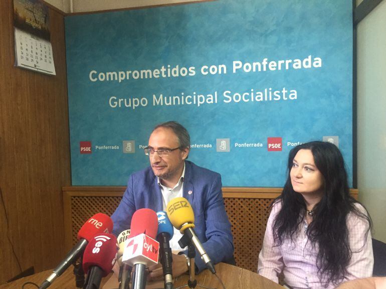 El portavoz Olegario Ramón comparece en rueda de prensa