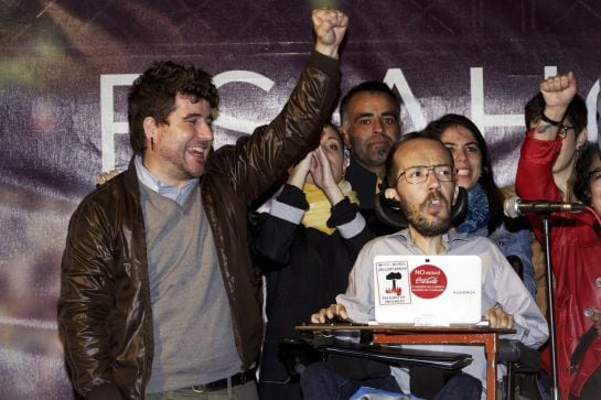 Pablo Echenique, candidato de Podemos a las Cortes de Aragón, que ha conseguido 14 escaños, se dirige a sus seguidores en el Centro de Historia de Zaragoza.