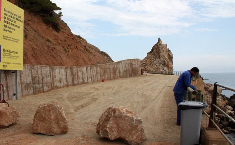La part que s'ha de reparar és la de la dreta, la que dóna a mar.