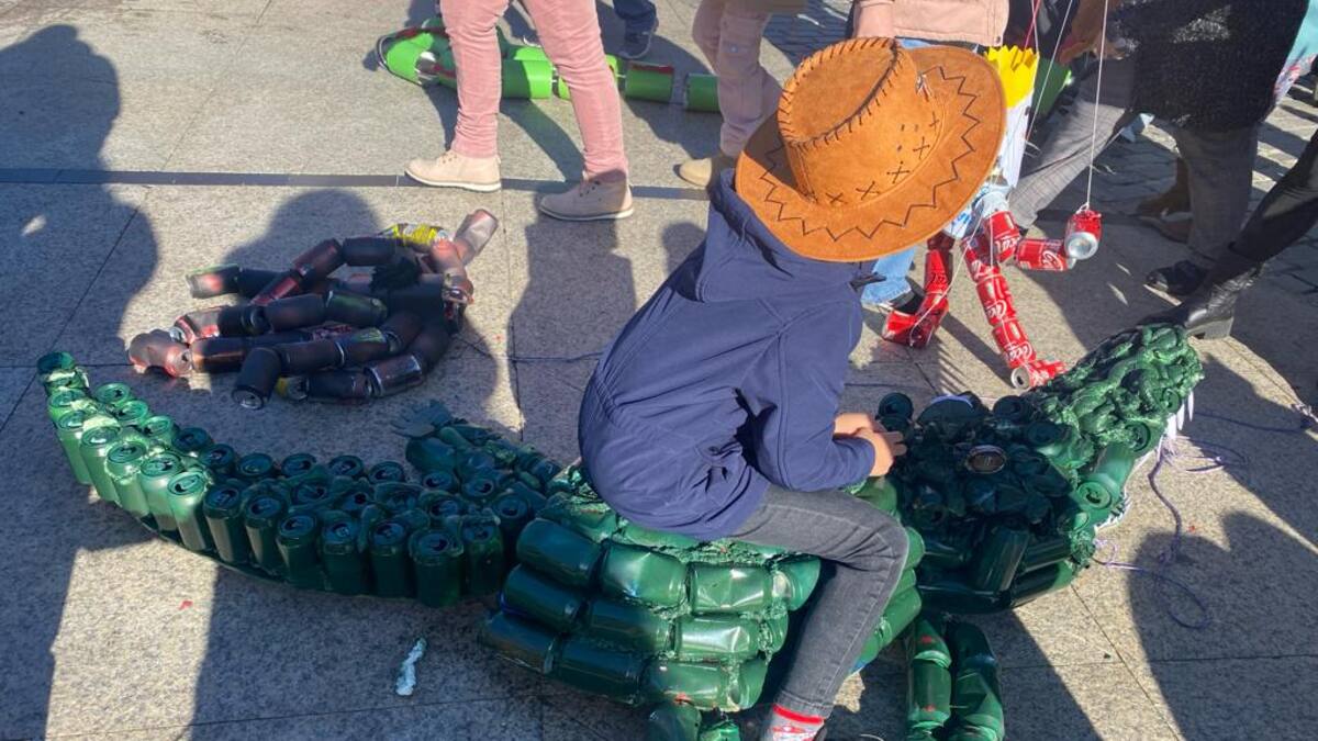 Arrastre de latas en Algeciras