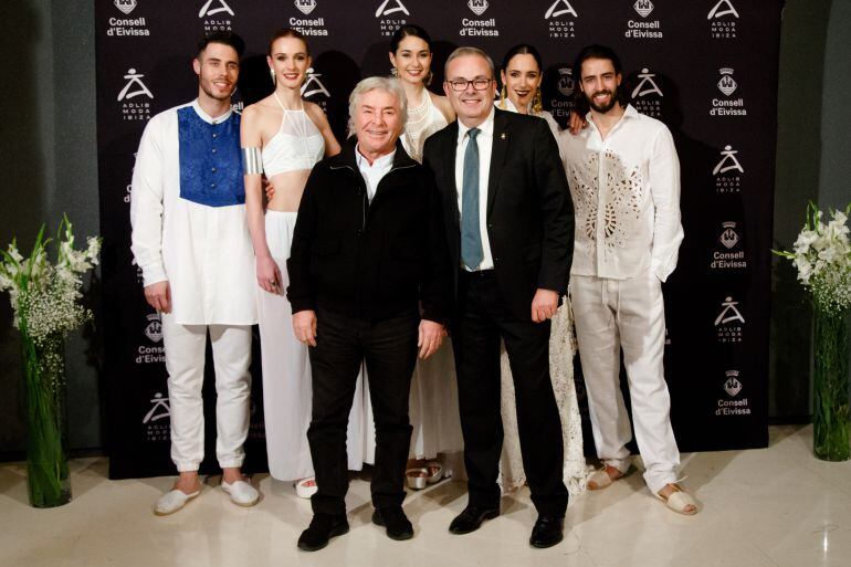 Ángel Nieto y el presidente del Consell en una antigua gala de &#039;Adlib Moda Ibiza&#039;