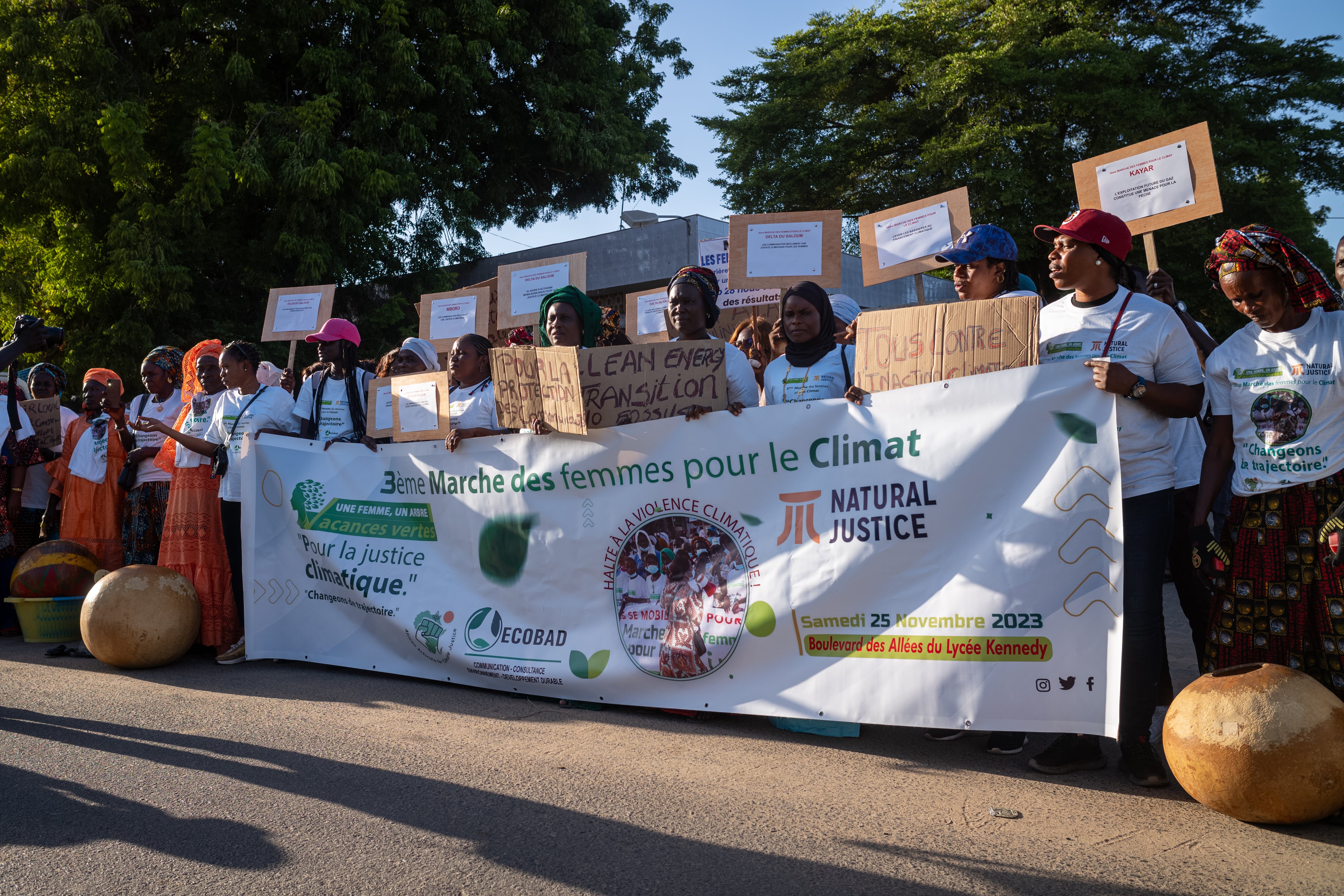 Marcha de las mujeres contra el cambio climático en Dakar