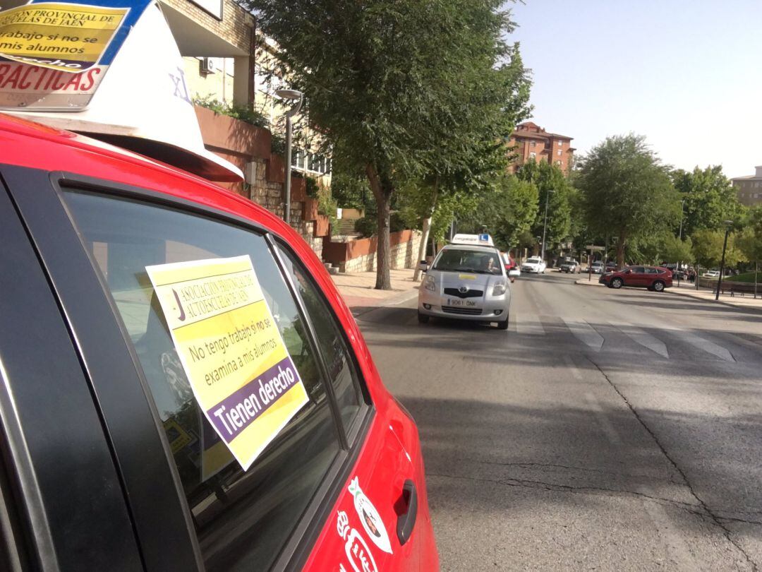 Vehículos de autoescuela.