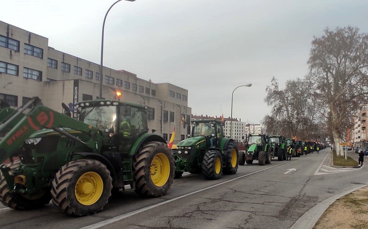 Más de 500 tractores se han concentrado en la capital de Burgos en la movilización convocada por la Unión de Campesinos de Castilla y León. / Foto: Radio Castilla