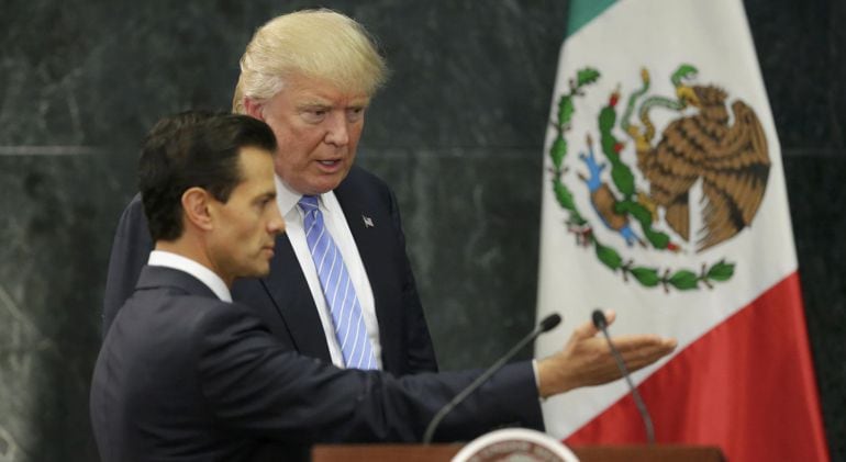 Donald Trump, candidato republicano, y Enrique Peña Nieto, presidente de México, en la rueda de prensa posterior a su encuentro.