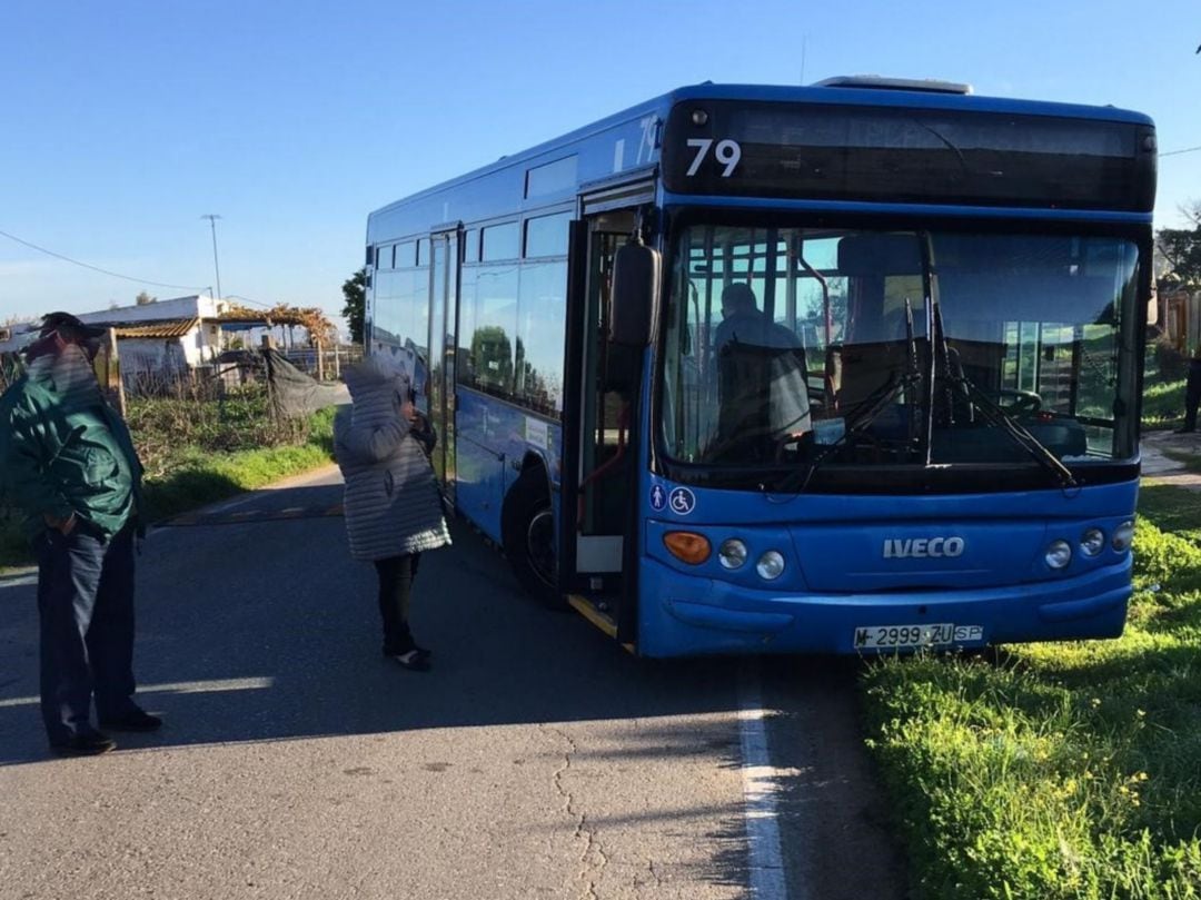 Autobús averiado en Guadalcacín