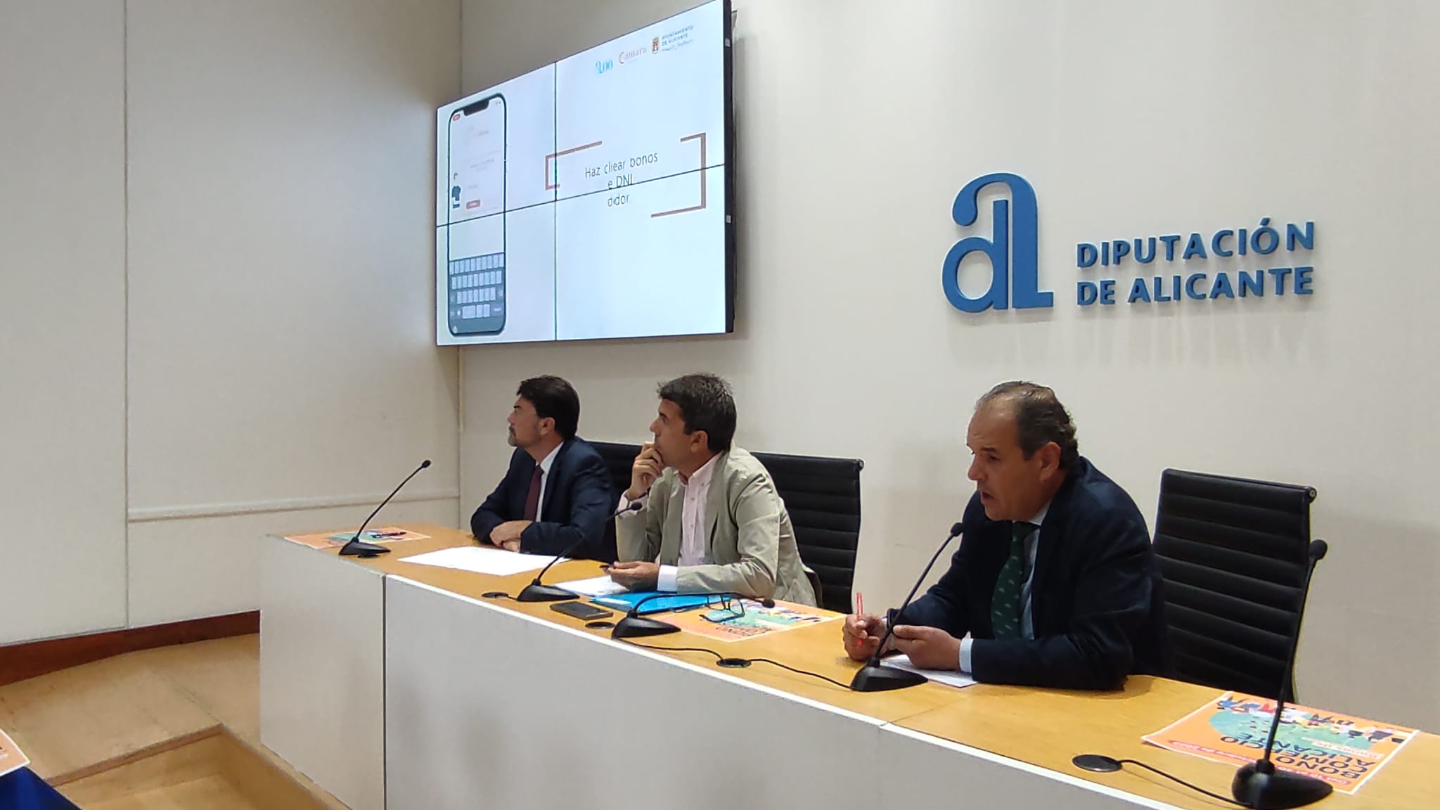Un momento de la rueda de prensa en la que se ha presentado esta segunda edición del Bono Comercio en Alicante