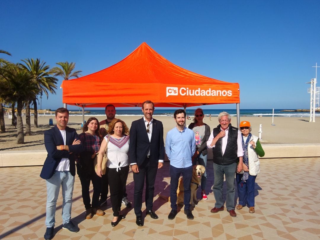 La candidatura de Ciudadanos Xàbia con Bauzá, en el Arenal.