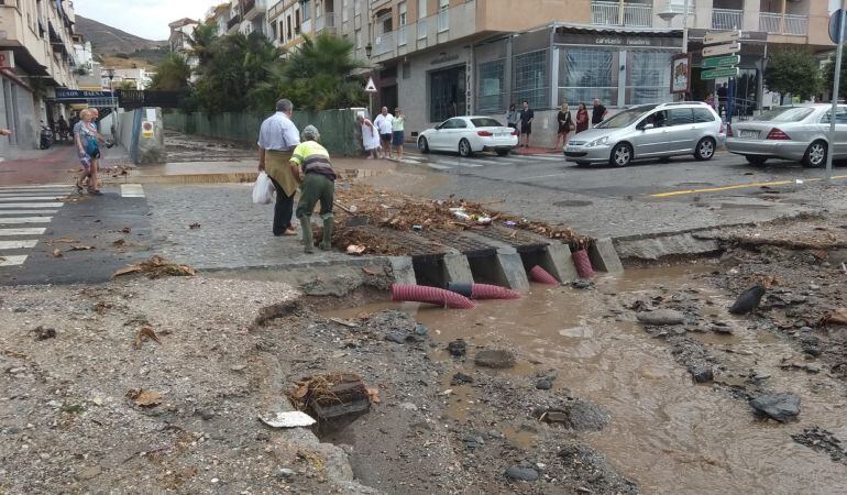 La lluvia deja incidencias en La Herradura con tormenta y dos trombas de agua