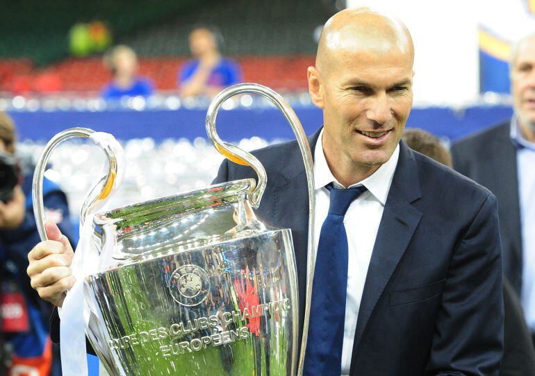 Zidane posa con la Duodécima en Cardiff