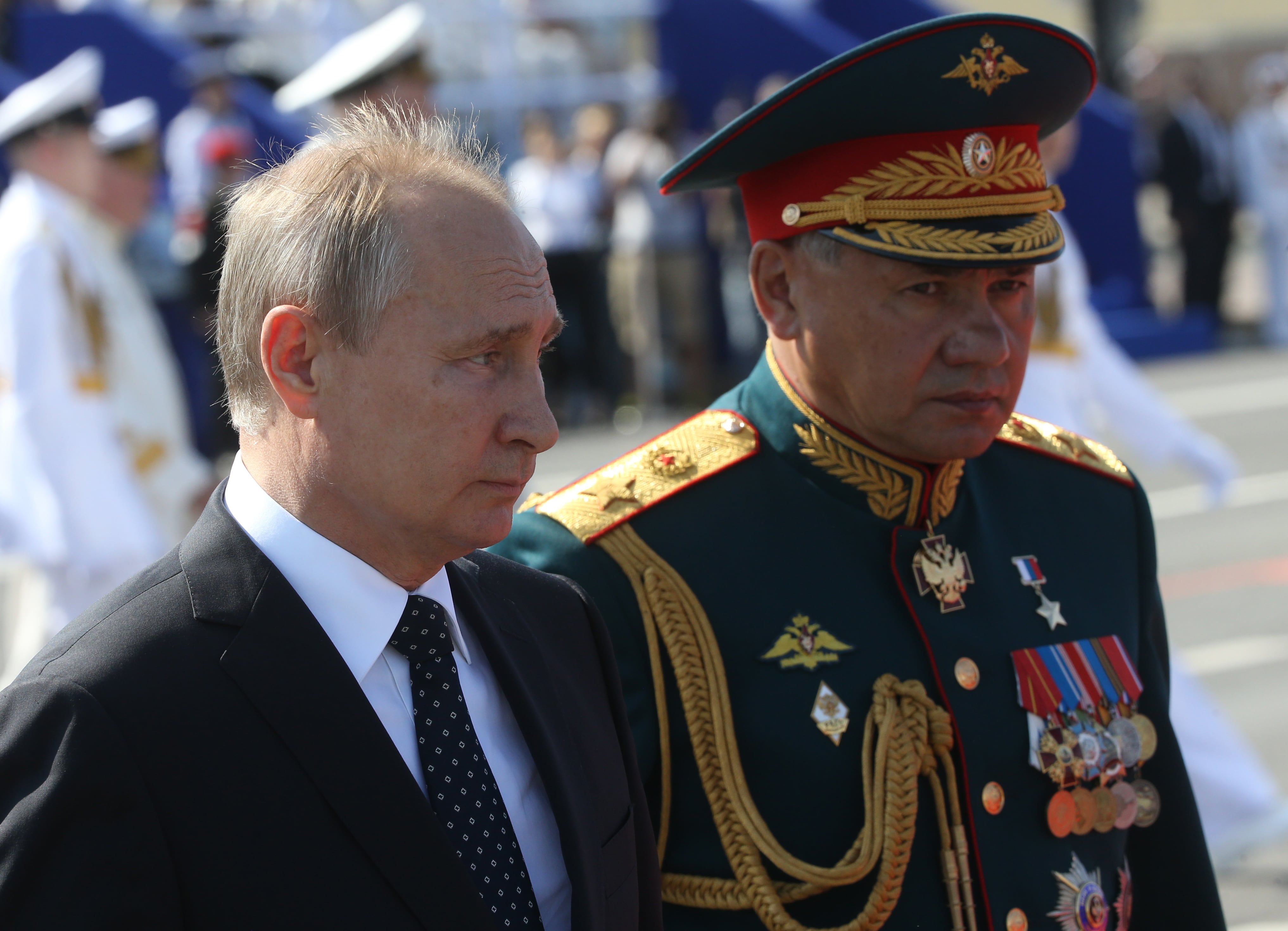 Vladimir Putin junto con Sergei Shoigu