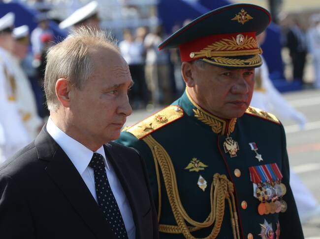 Vladimir Putin junto con Sergei Shoigu