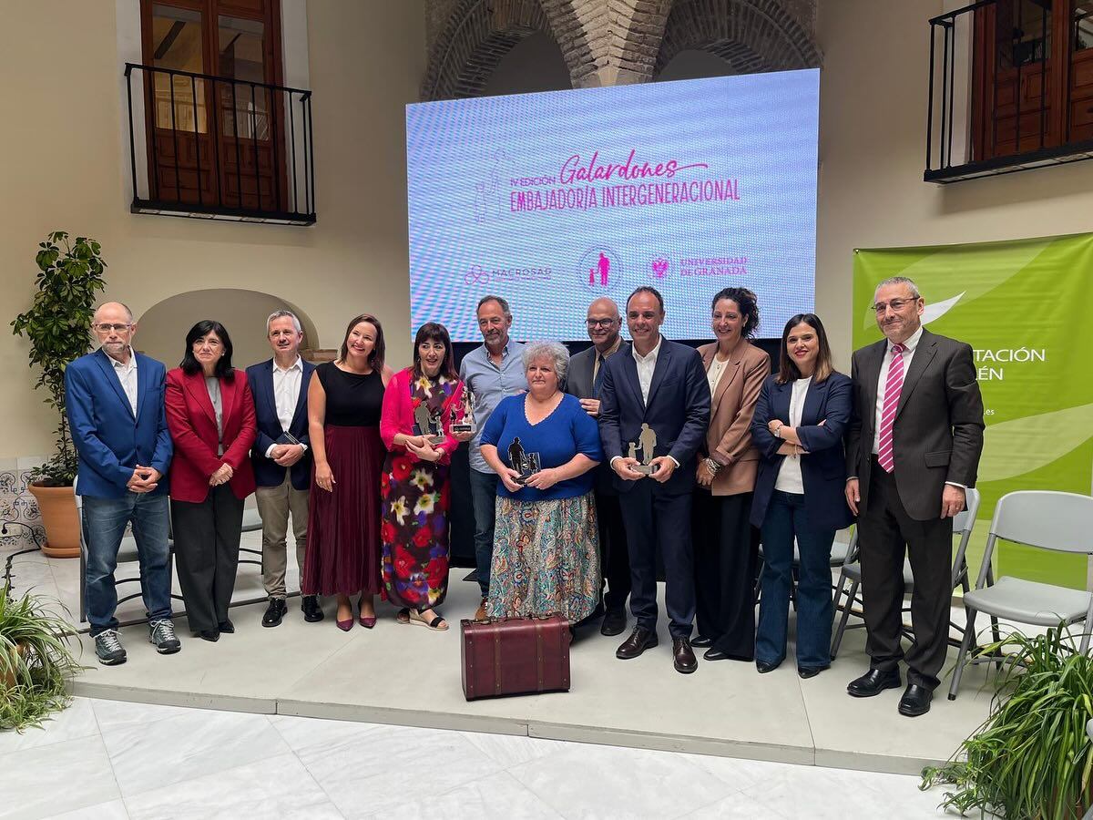Entrega de los IV Galardones Embajador/a Intergeneracional de Macrosad en Jaén.