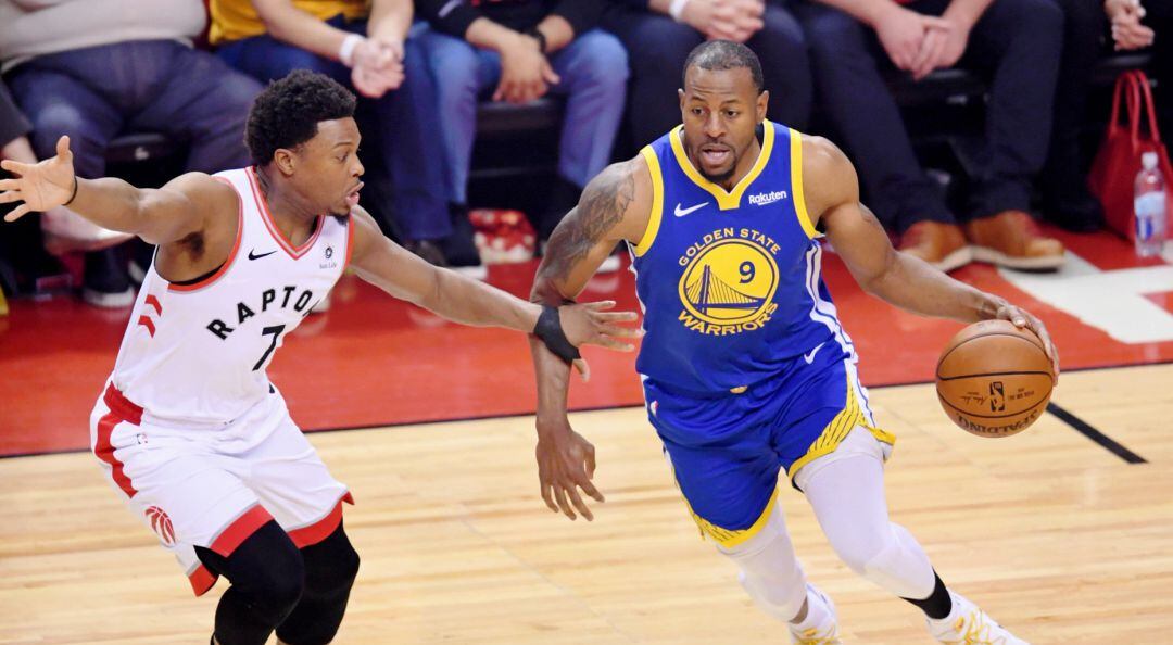 Kyle Lowry y Iguodala, durante el partido. 