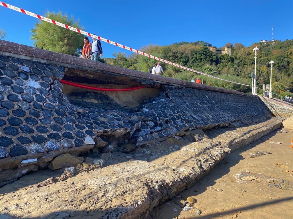 Daños en el muro de Ondarreta