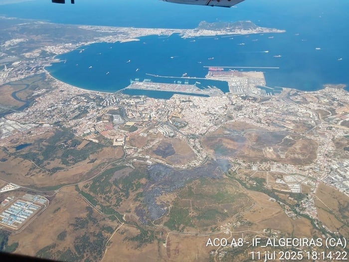 Vista aérea del incendio en Algeciras