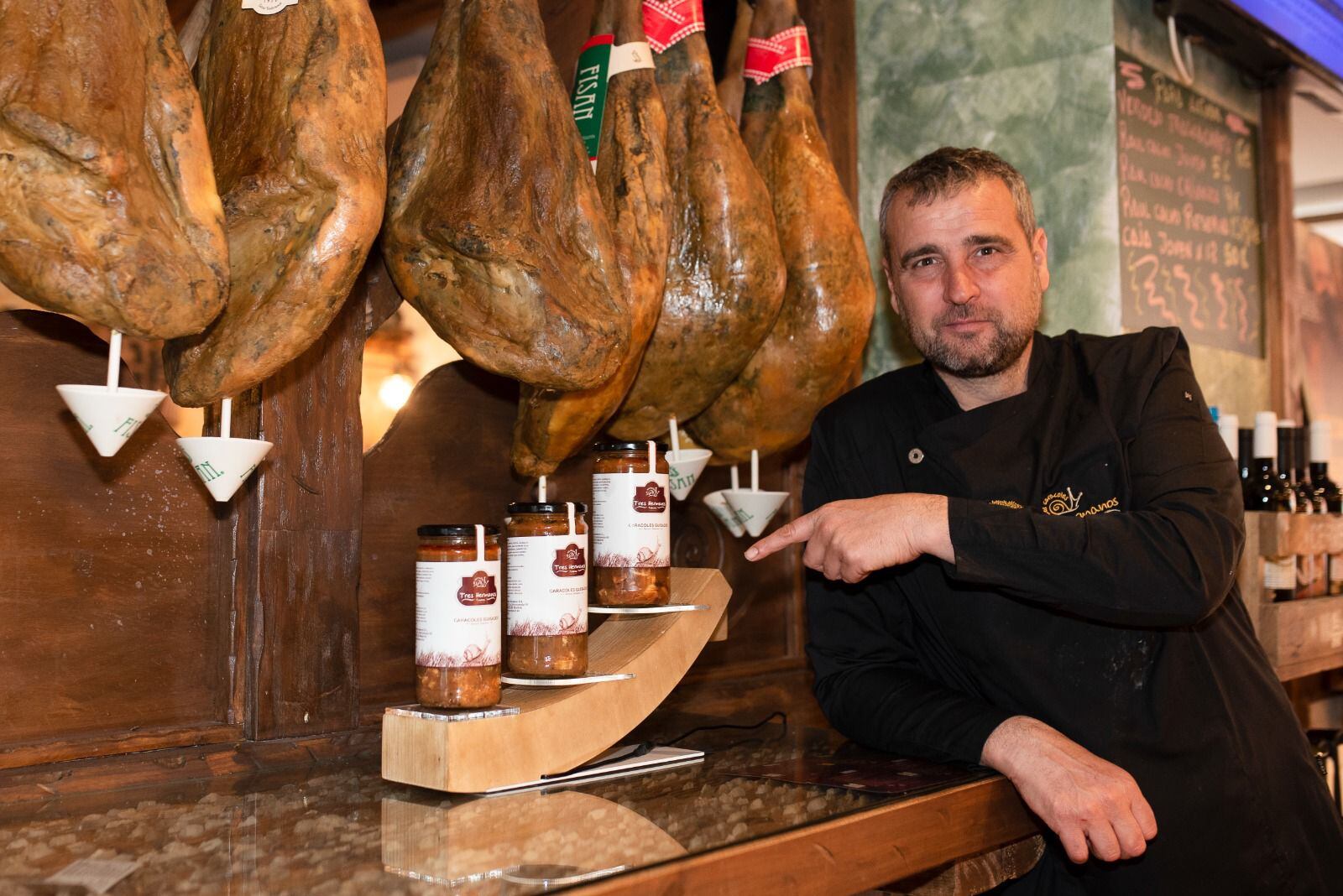 El due�o de la Taberna �Tres Hermanos� de M�stoles, Segundo Redondo, elabora todos sus platos con productos palentinos e incluye recetas tradicionales de la provincia entre sus comensales madrile�os