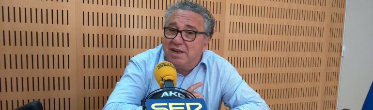 Eduardo Contreras, ex alcalde de Molina de Segura en los estudios de Radio Murcia.