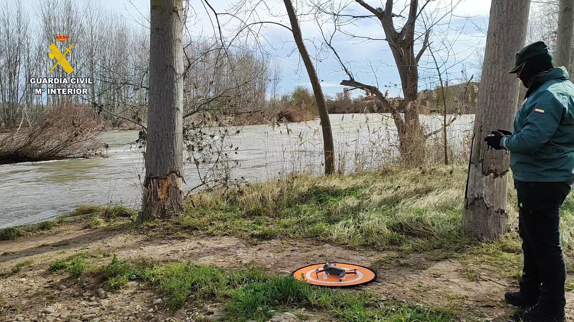 Policía y Guardia Civil buscan en las riberas del Ebro al joven desaparecido en Logroño