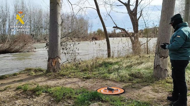 Policía y Guardia Civil buscan en las riberas del Ebro al joven desaparecido en Logroño