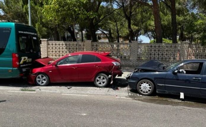 Golpe de un vehículo en la Avenida Teresa de Jesús Jornet