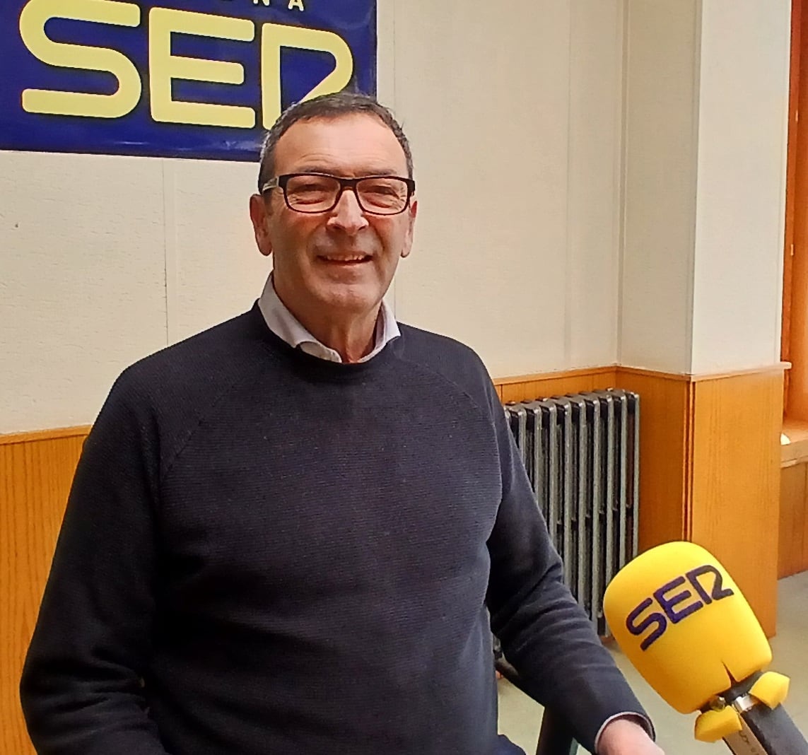 Rafael Guía, en los estudios de SER Teruel