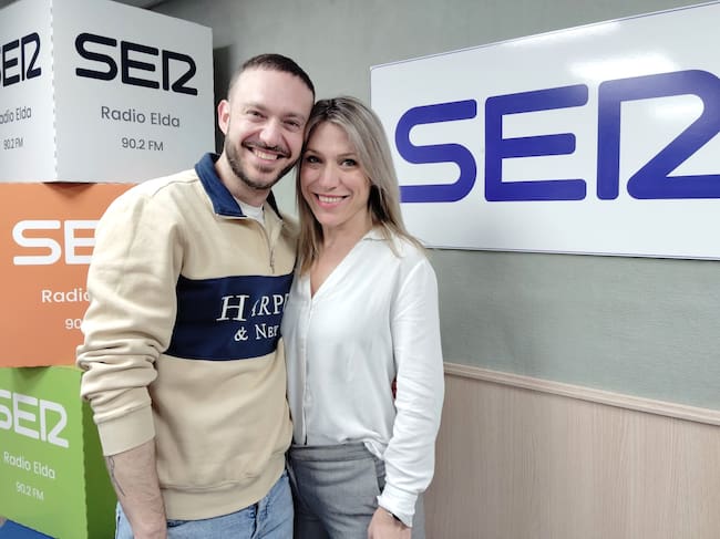 Mª Teresa y Jº Manuel, en el estudio de Radio Elda SER.