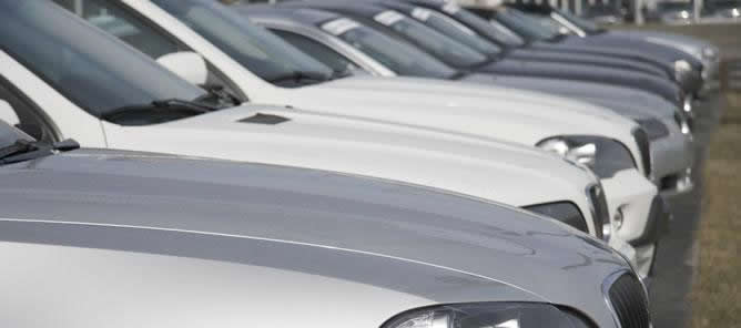 Las matriculaciones de coches descienden un 23,3% respecto a abril de 2010