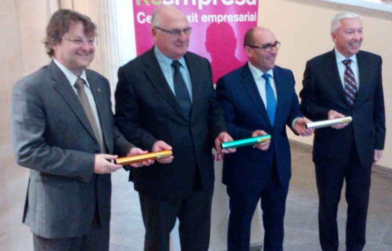 Els representants de Reempresa, FOEG, Diputació i CECOT