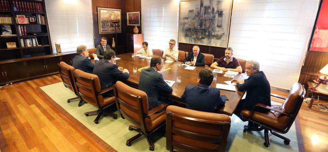 l presidente de la Junta de Castilla y León, Alfonso Fernández Mañueco, preside el Consejo del Diálogo Social