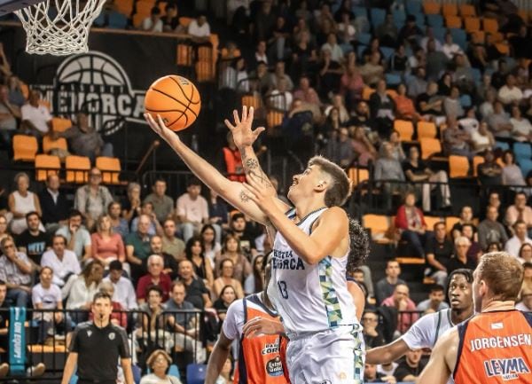 Jaume Lobo va poder jugar el partit de lliga contra el Coruña, però és dubte per aquesta nit.