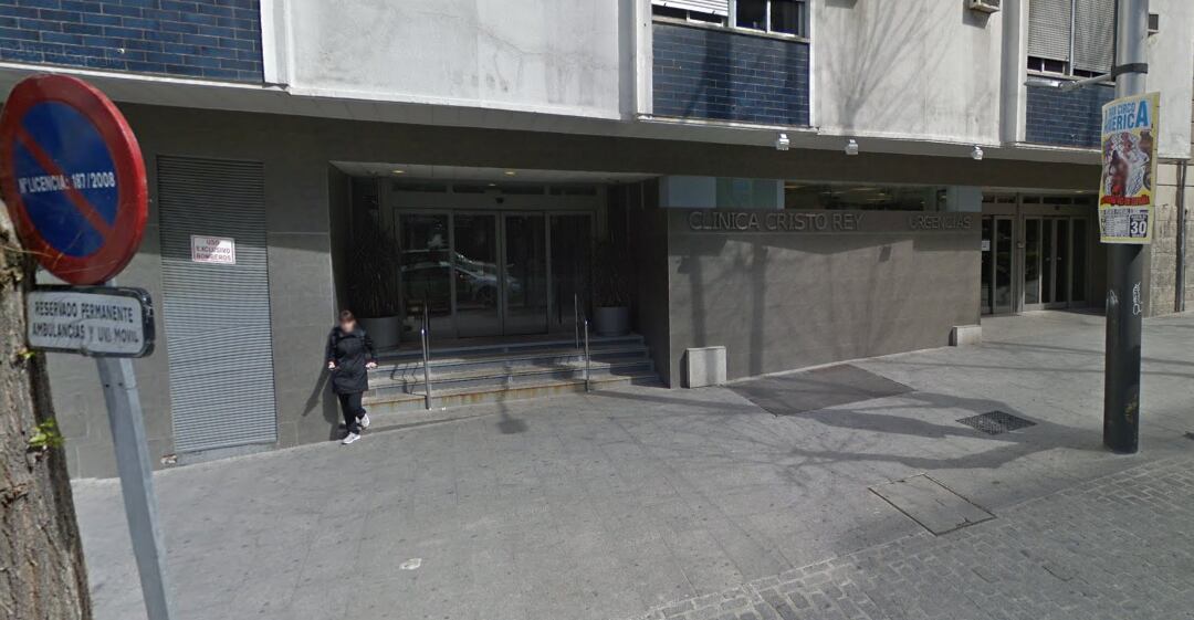 Clínica hospitalaria privada en la que fue dejado el cuerpo del joven.