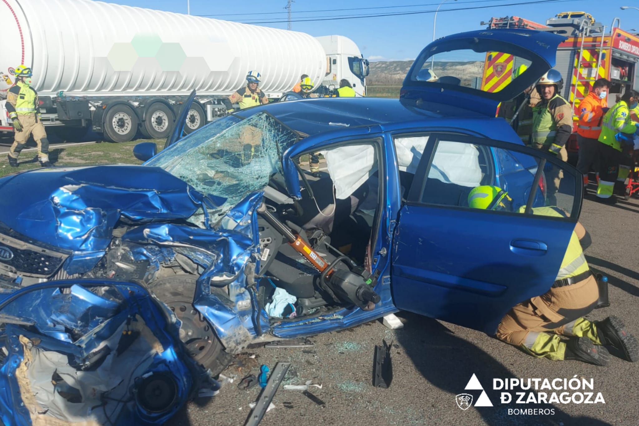 Accidente de tráfico en el cruce de la A-126  con la entrada a la AP-68.