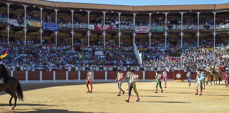 Aspecto de la plaza gijonesa en una tarde de Toros. 