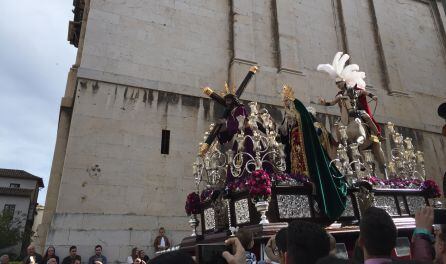 El Gran Poder tuvo que refugiarse en la Catedral por lluvias