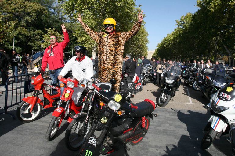 Motoristas durante una concentración de Pinguinos