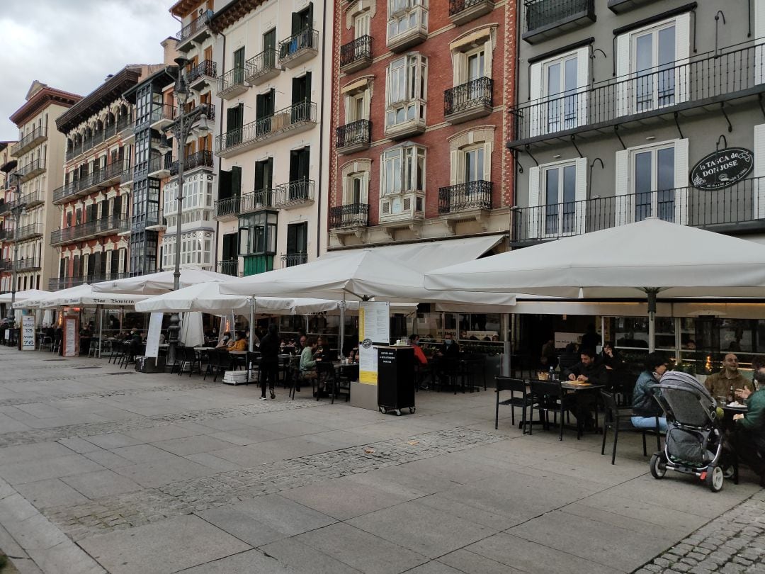 Terrazas de la Plaza del Castillo de Pamplona.