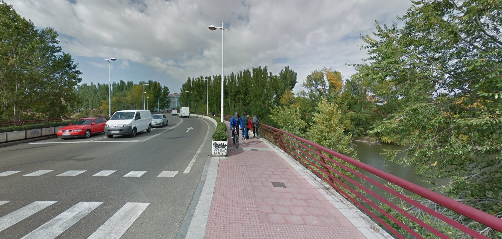 El joven cayó al río cerca del puente Condesa Eylo