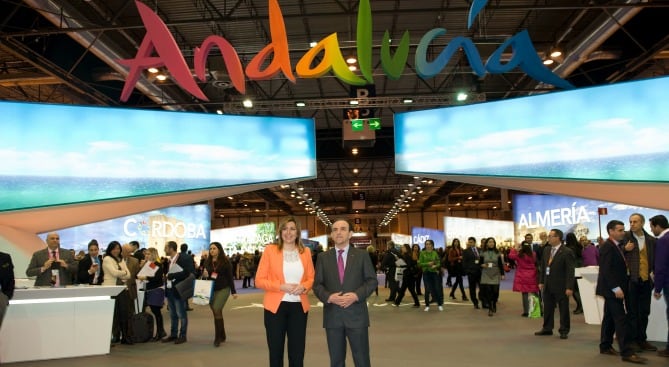 La presidenta de la Junta de Andalucía, Susana Díaz y el consejero de Comercio y Turismo, Rafael Rodríguez han hecho balance del año turístico en Fitur