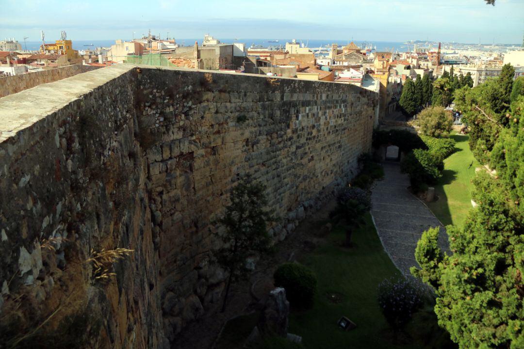 Vista aèria del Passeig Arqueològic des del Fortí Negre