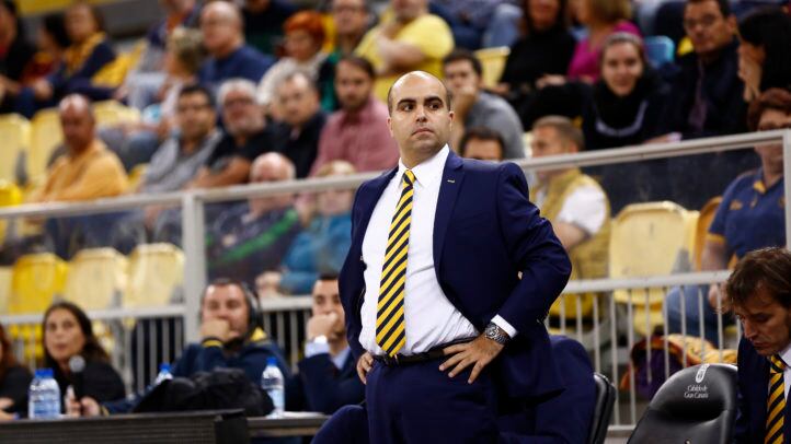 LAS PALMAS DE GRAN CANARIA, SPAIN - DECEMBER 14:  Vctor Garca, Head Coach of Herbalife Gran Canaria in action during the 2018/2019 Turkish Airlines EuroLeague Regular Season Round 12 game between Herbalife Gran Canaria and Buducnost Voli Podgorica at Gran Canaria Arena on December 14, 2018 in Las Palmas de Gran Canaria, Spain.  (Photo by Miguel Henriquez/EB via Getty Images)